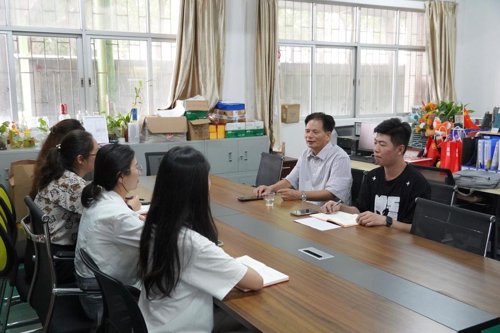 校党委书记朱灿焕到团委调研并指导工作