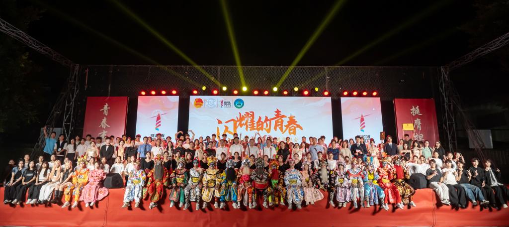 这场晚会看点十足！一键点击收藏青春记忆